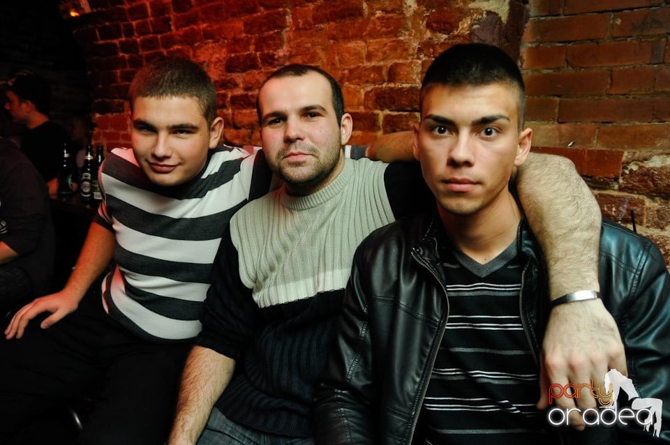 Friday Night Fever în Escape, 