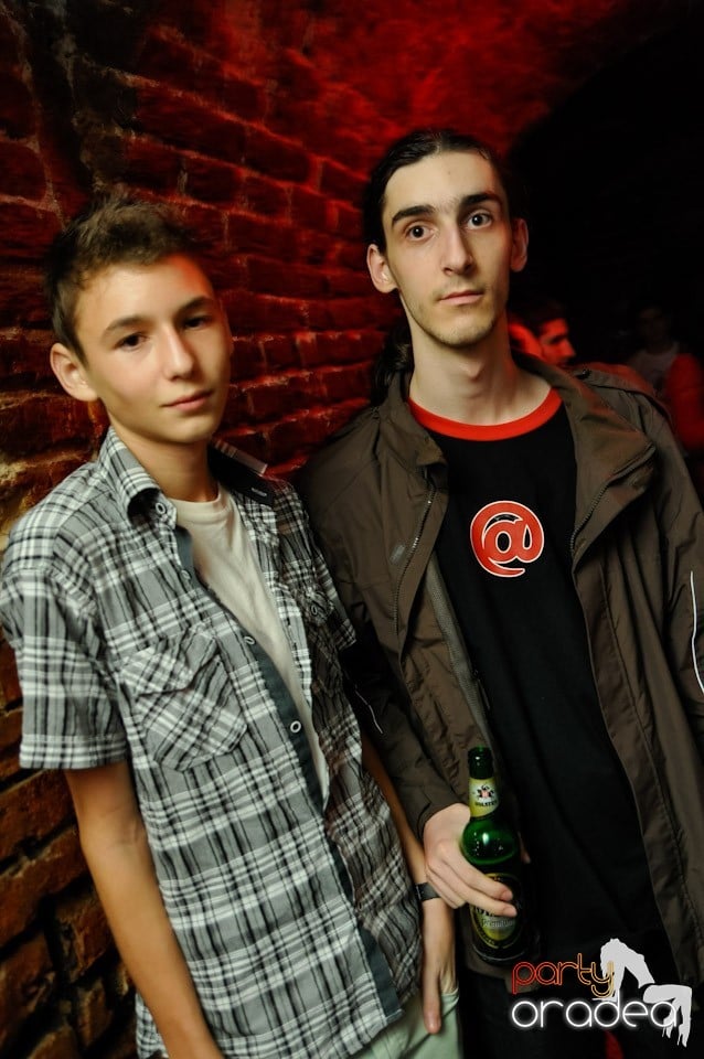 Friday Night Fever în Escape, 