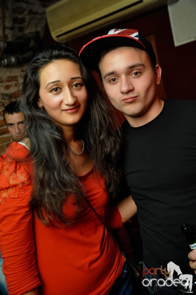 Friday Night Fever în Escape, 