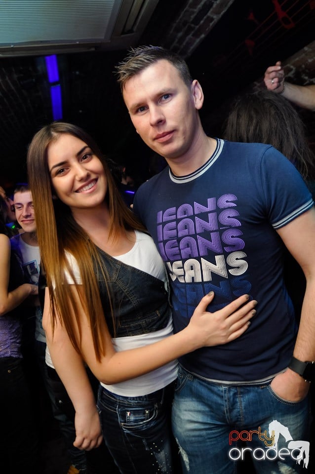 Friday Night Fever în Escape, 