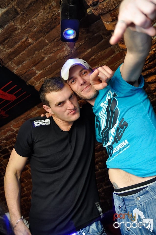 Friday Night Fever în Escape, 