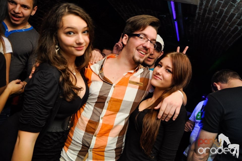 Friday Night Fever în Escape, 