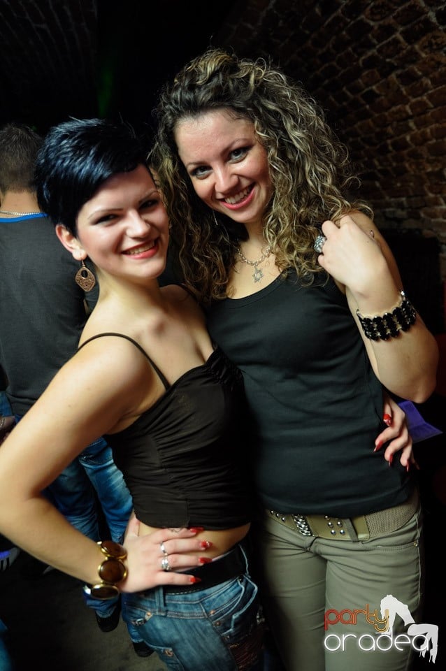 Friday Night Fever în Escape, 