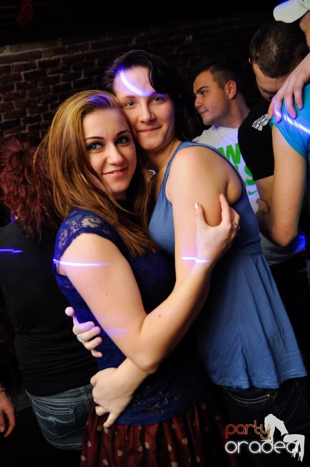 Friday Night Fever în Escape, 