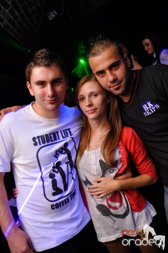 Friday Night Fever în Escape, 