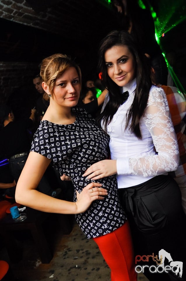 Friday Night Fever în Escape, 