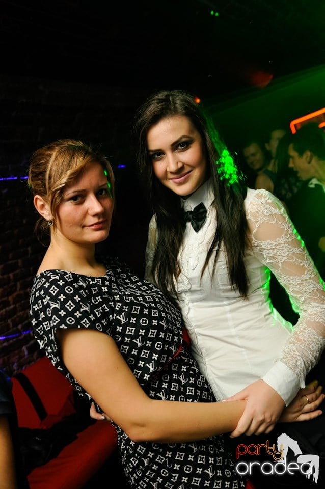 Friday Night Fever în Escape, 