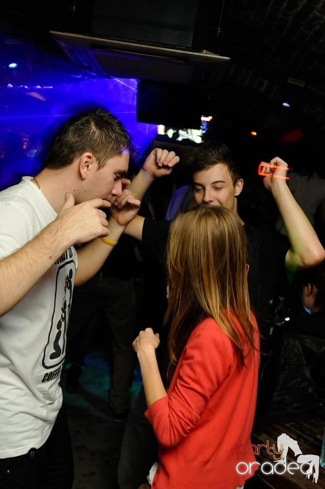 Friday Night Fever în Escape, 