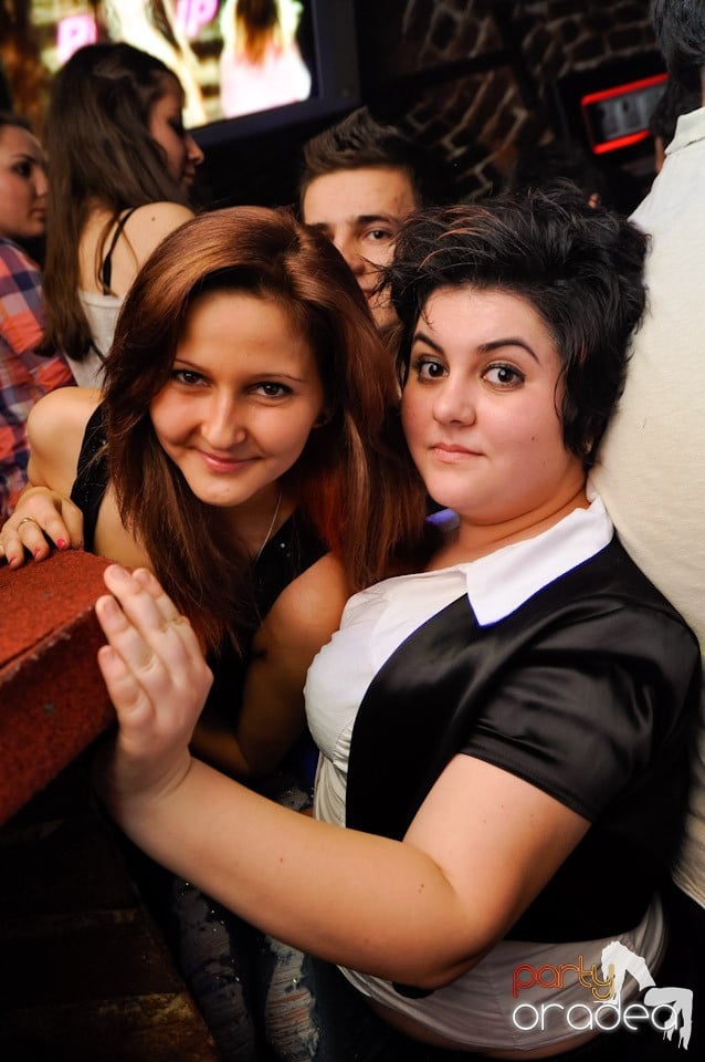 Friday Night Fever în Escape, 