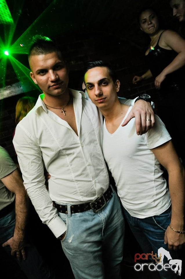 Friday Night Fever în Escape, 