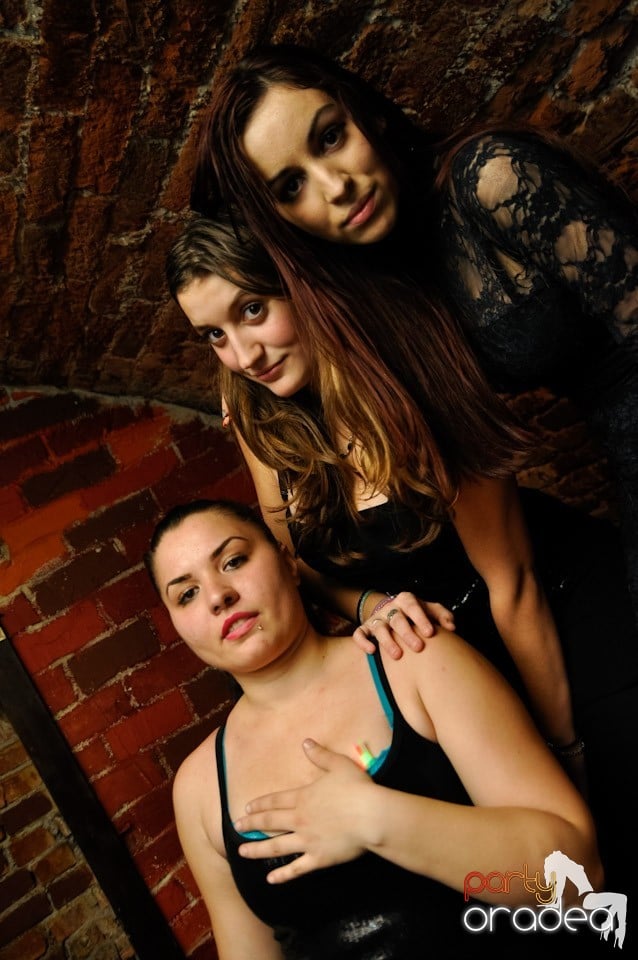 Friday Night Fever în Escape, 