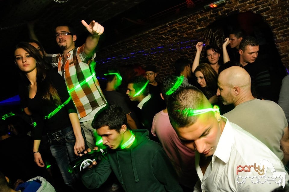 Friday Night Fever în Escape, 