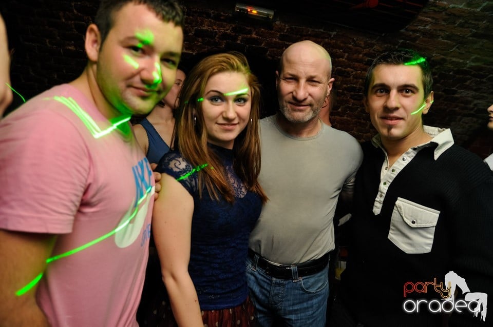 Friday Night Fever în Escape, 