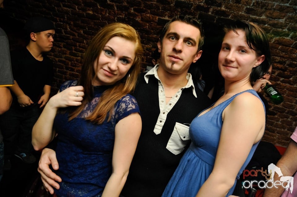 Friday Night Fever în Escape, 