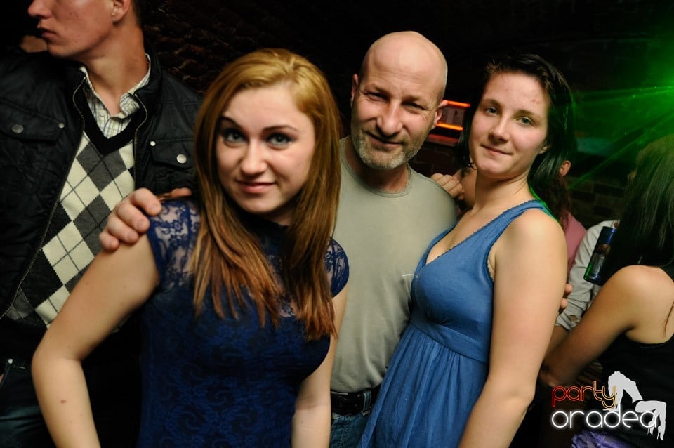 Friday Night Fever în Escape, 