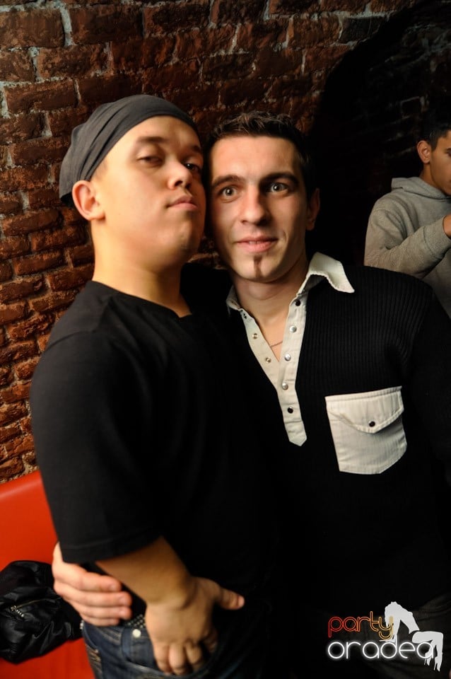 Friday Night Fever în Escape, 