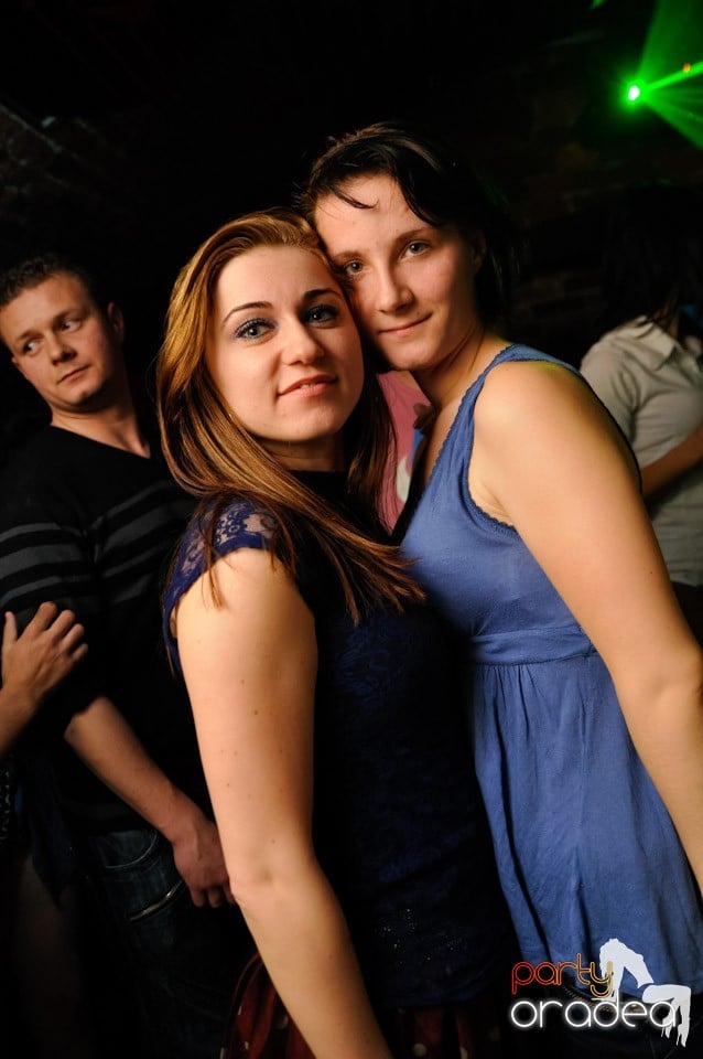 Friday Night Fever în Escape, 