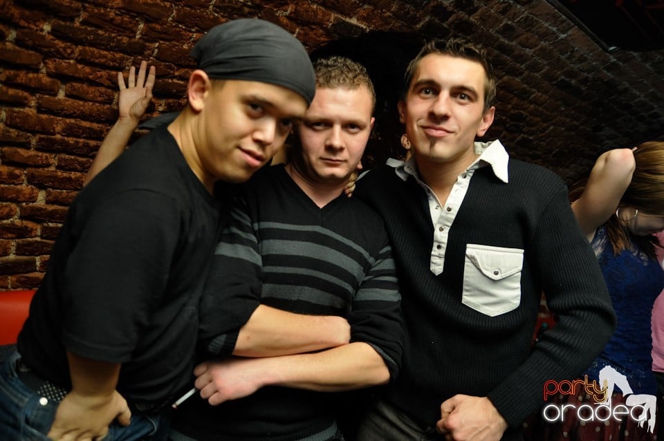 Friday Night Fever în Escape, 