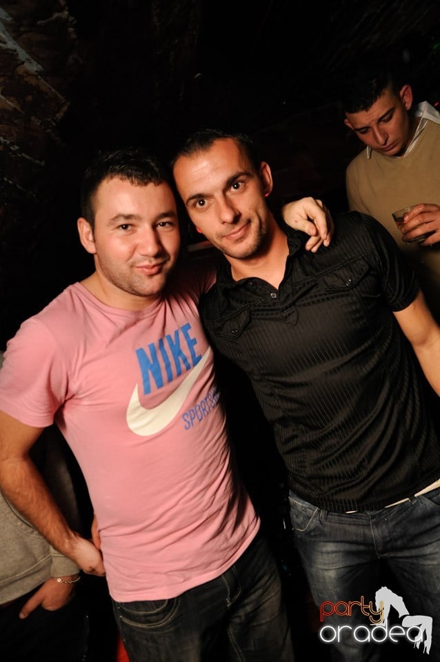 Friday Night Fever în Escape, 