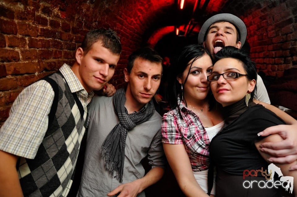 Friday Night Fever în Escape, 