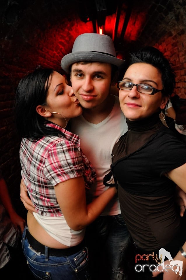 Friday Night Fever în Escape, 