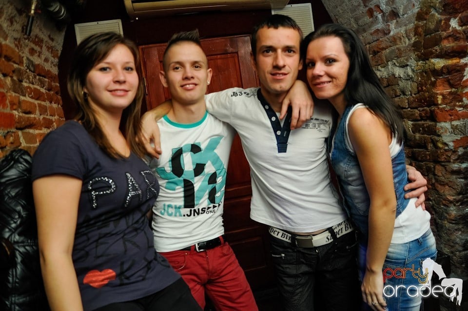 Friday Night Fever în Escape, 