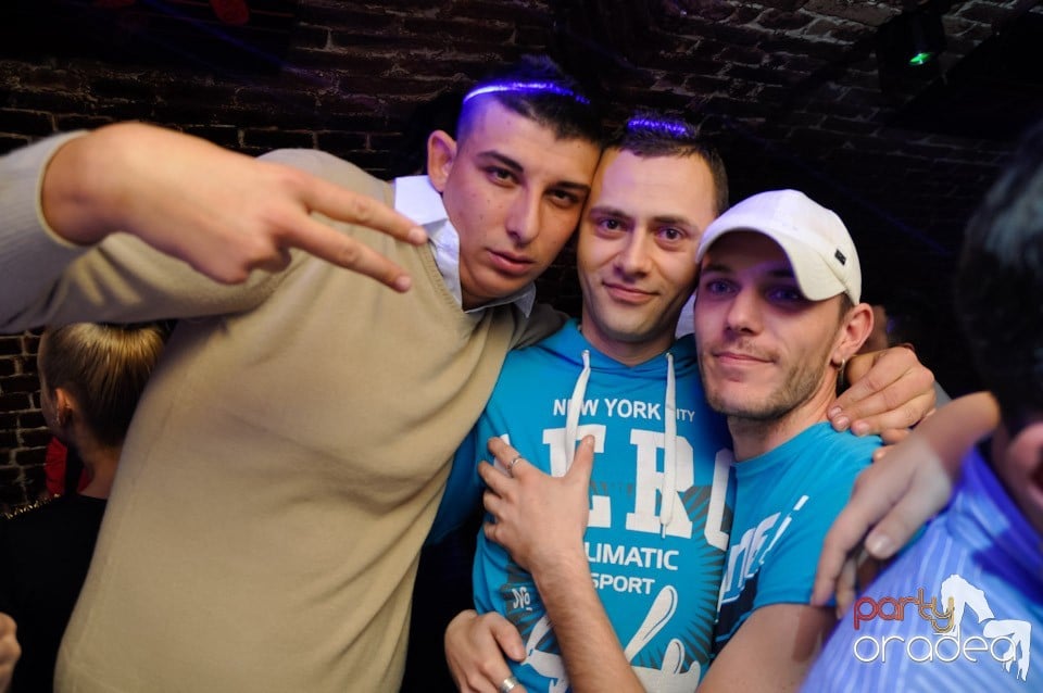 Friday Night Fever în Escape, 