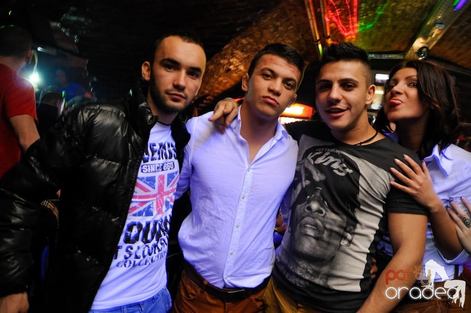 Friday Night Fever în Escape, 