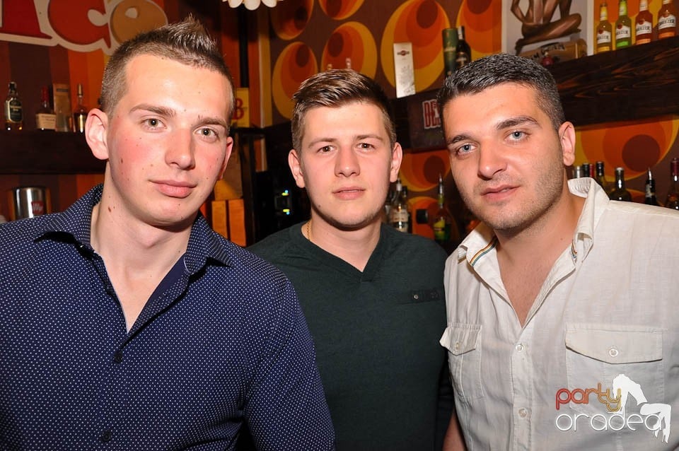 Friday Night în Juice, Juice