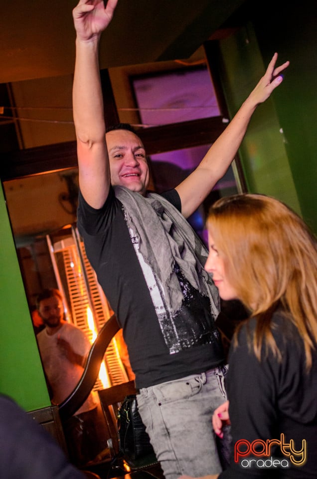 Friday Night Party, Green Pub