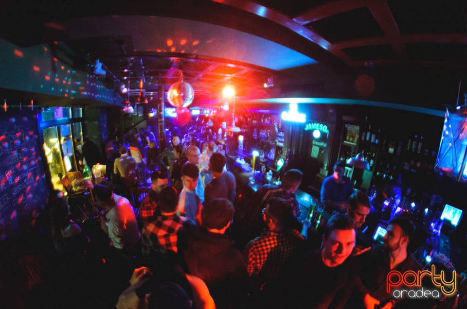 Friday Night Party, Green Pub