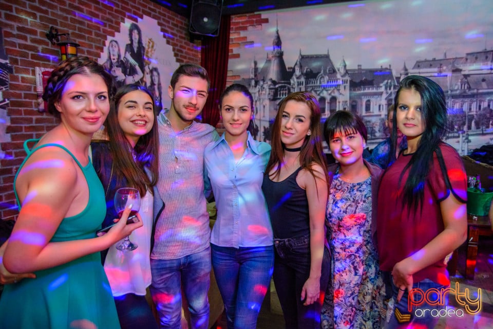 Friday Night Party, Green Pub
