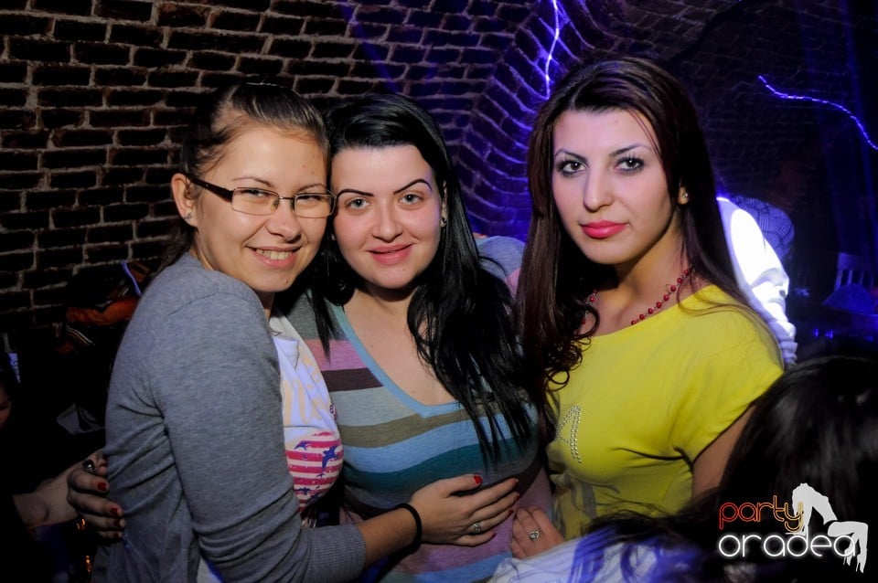 Friday Night Party 2 @ Escape, 