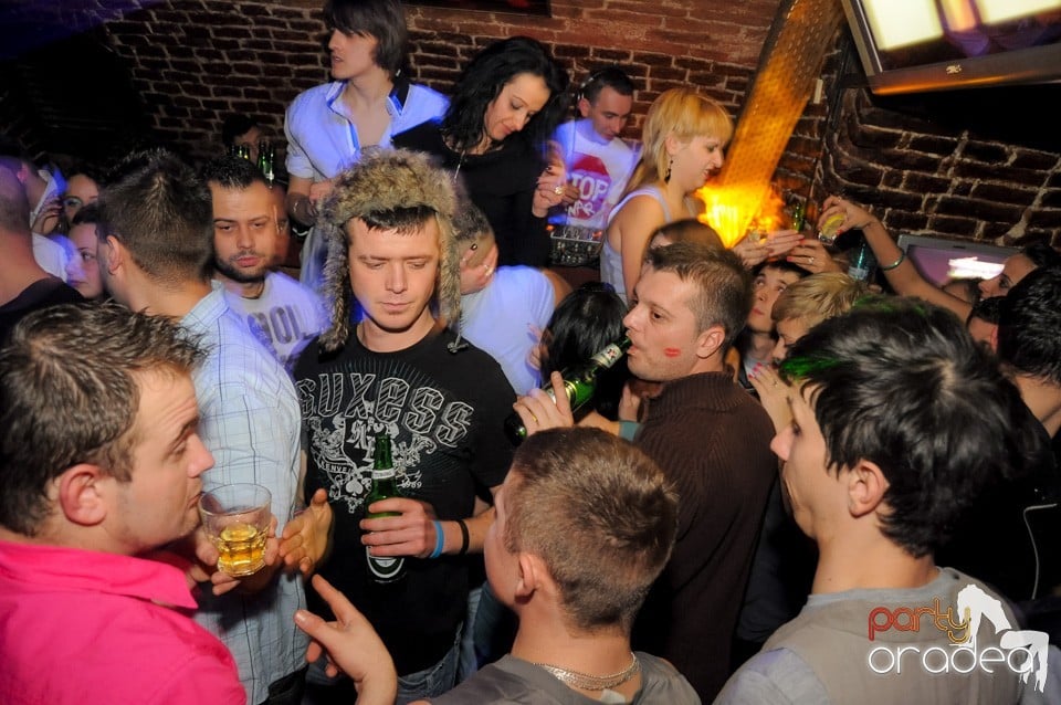 Friday Night Party 2 @ Escape, 