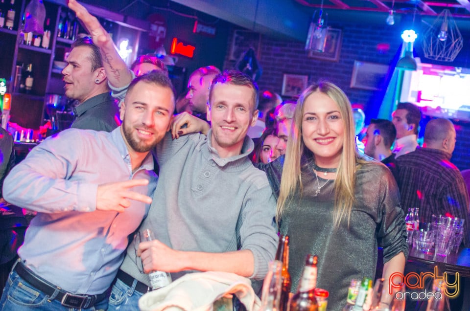 Friday Night Party, Green Pub