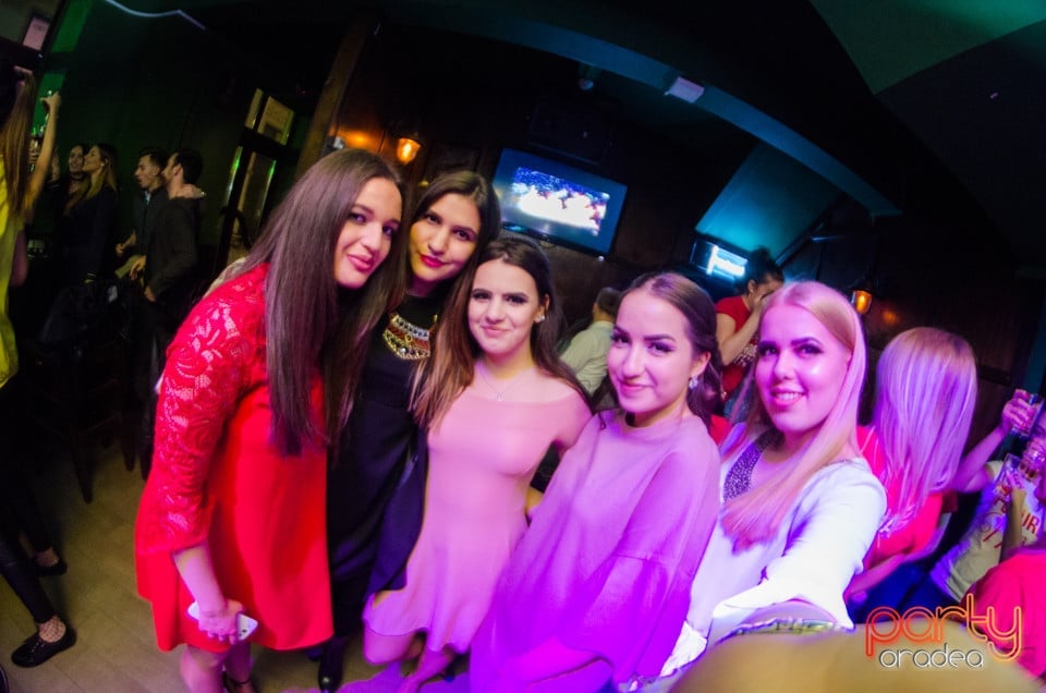 Friday Night Party, Green Pub