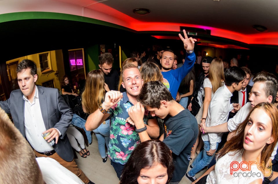 Friday Night Party, Green Pub