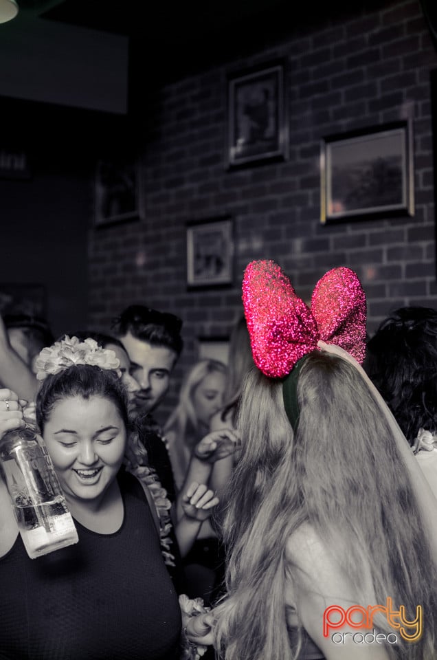 Friday Night Party, Green Pub