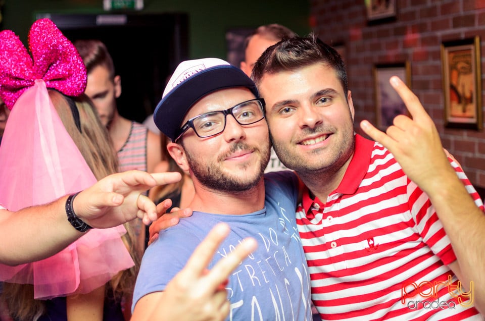 Friday Night Party, Green Pub