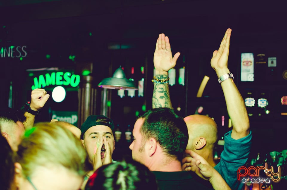 Friday Night Party, Green Pub