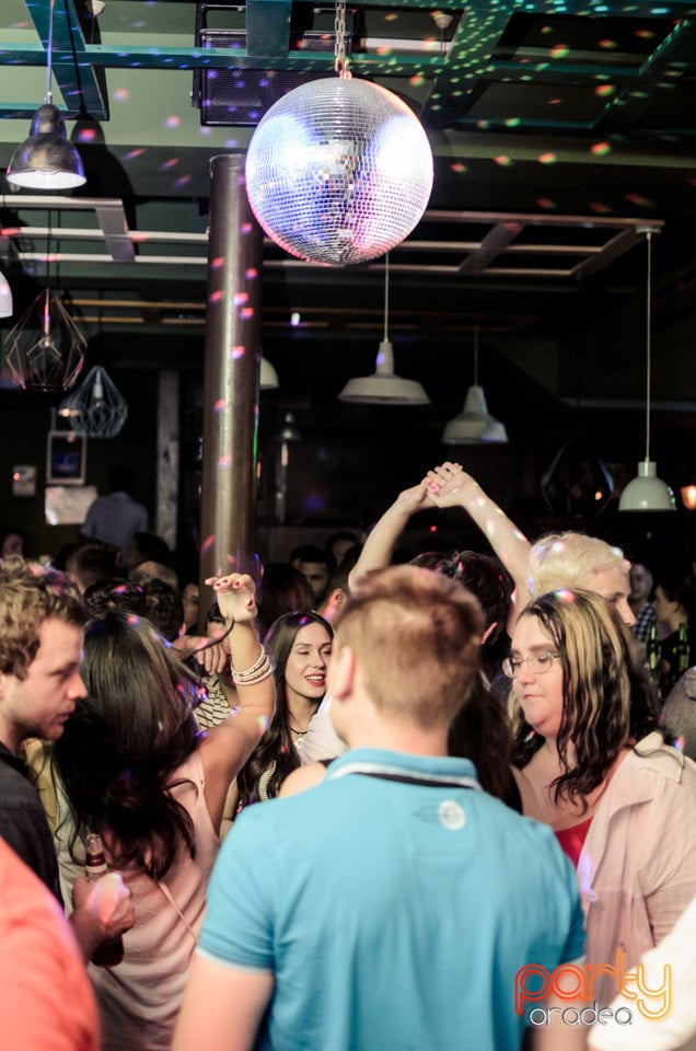 Friday Night Party, Green Pub