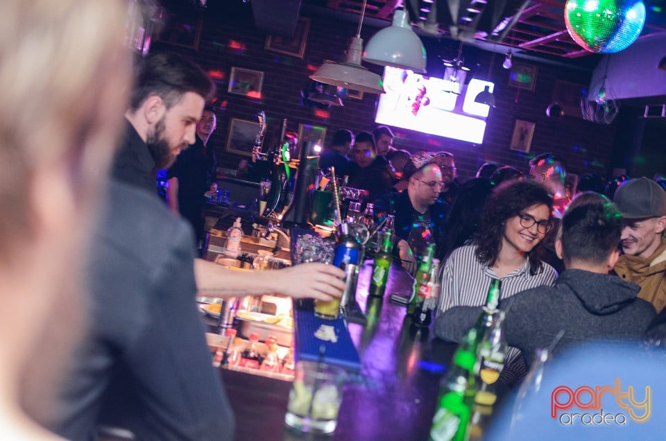 Friday Night Party, Green Pub