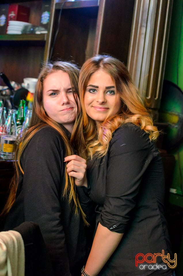 Friday Night Party, Green Pub