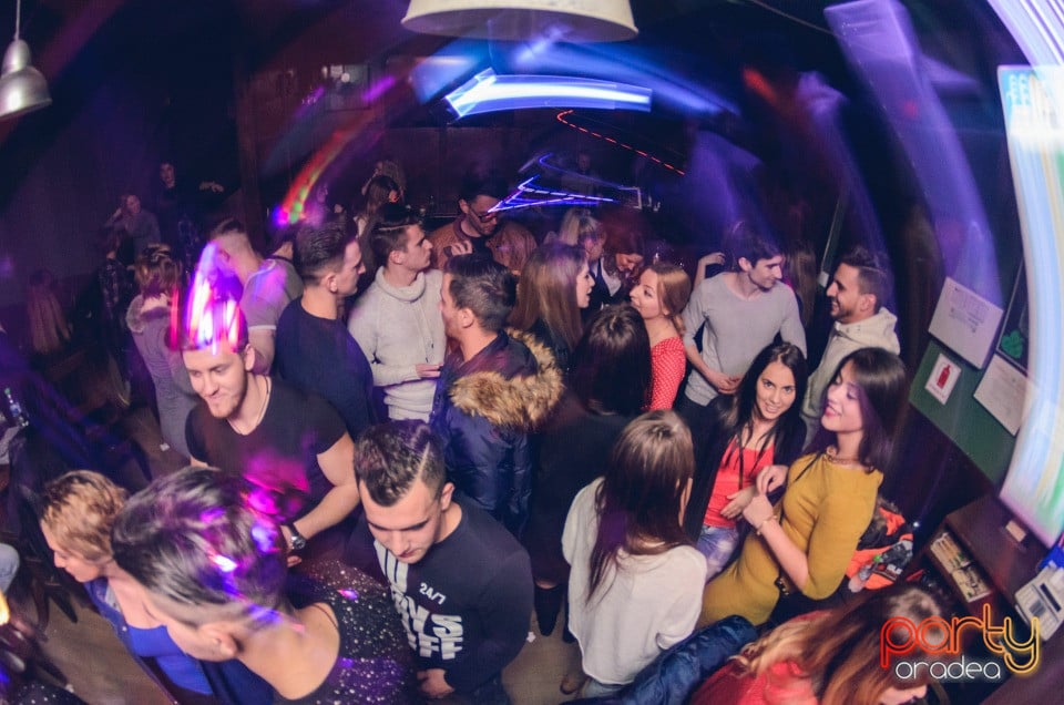 Friday Night Party, Green Pub