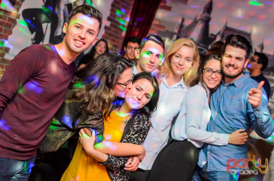 Friday Night Party, Green Pub