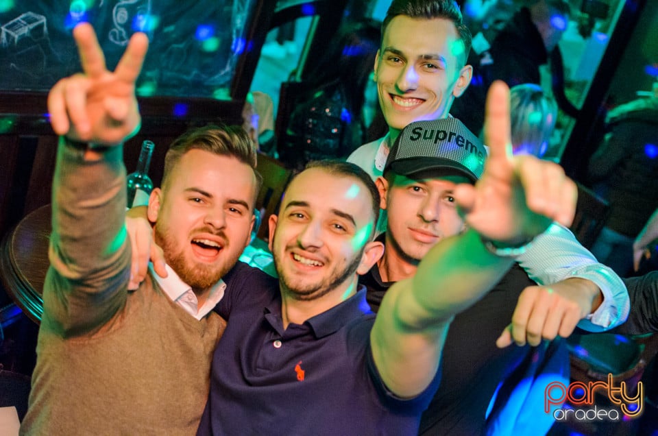 Friday Night Party, Green Pub
