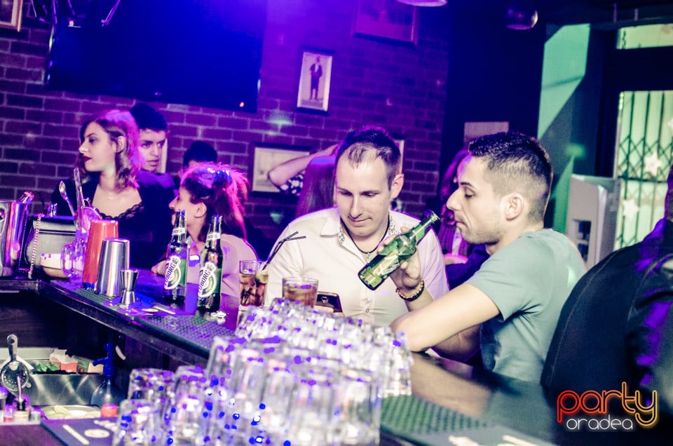Friday Night Party, Green Pub