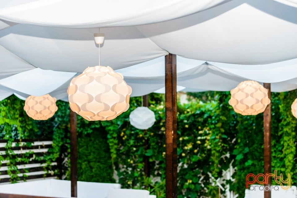 Friday Night Party with Dj Chrom, Vine Summer Garden & Grill