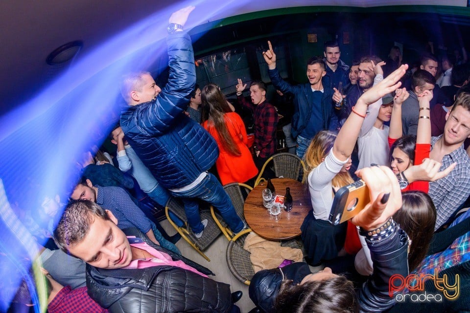 Friday Night Party, Green Pub