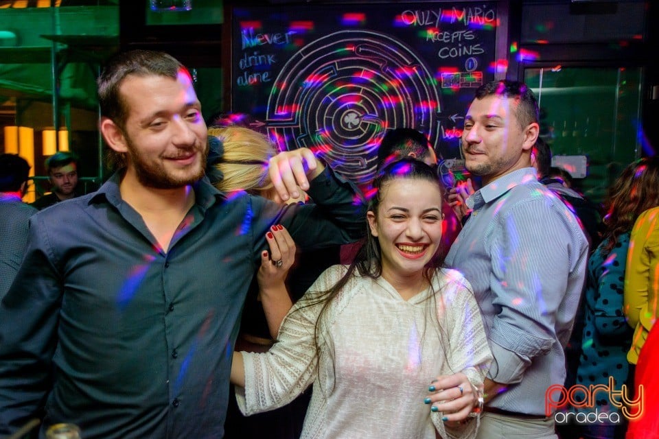 Friday Night Party, Green Pub